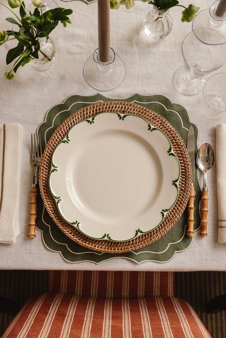 Dining plates for everyday table settings